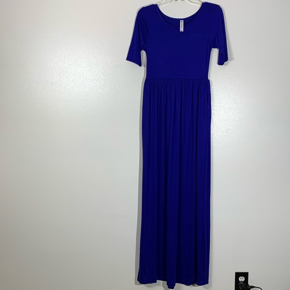 Zenana Outfitters Dresses & Skirts - Zenana Outfitters Blue Short Sleeve Maxi Dress - S